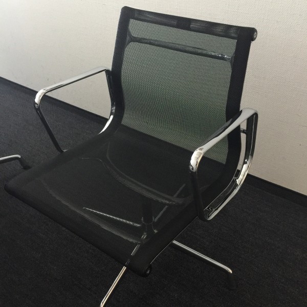 Original Vitra Besucherstuhl, Aluminium Chair EA 108, Netzgewebe